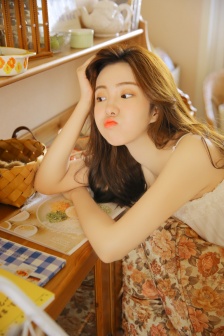 美女裸使图片